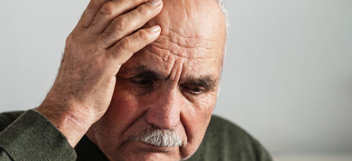 Devo internar idoso com Alzheimer em casa de repouso?