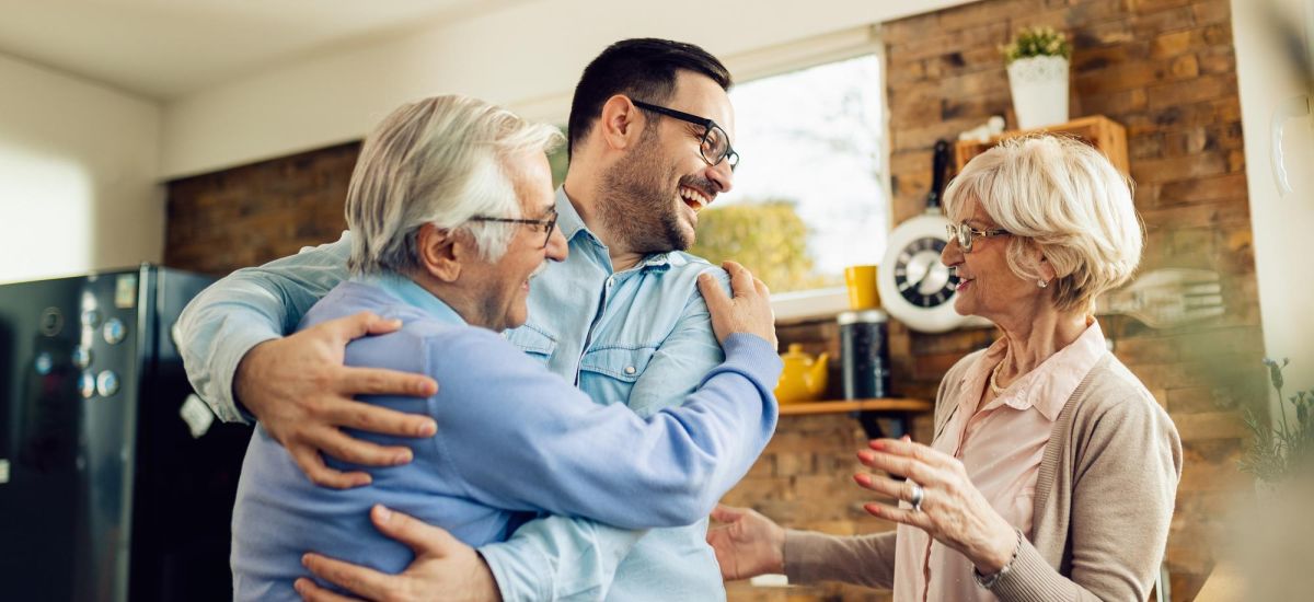 Casas de Repouso vs. Cuidados em Casa: Qual é a Melhor Escolha?