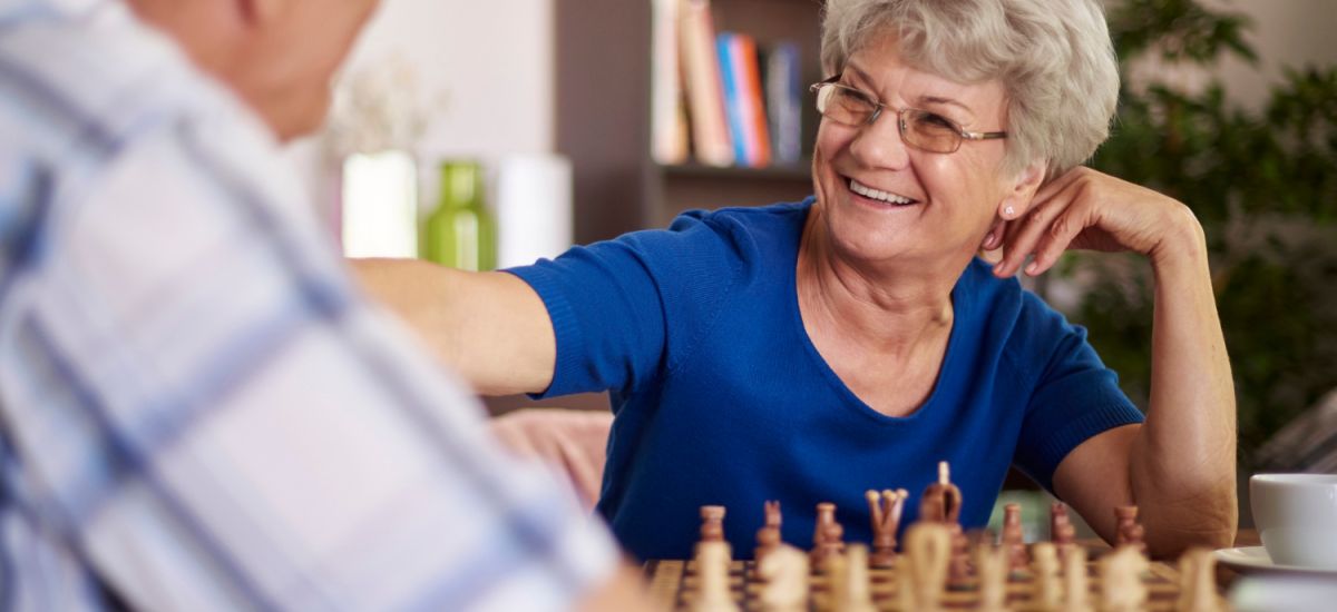 Atividades sociais e recreativas para manter idosos engajados