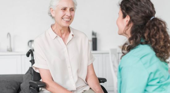 Quais são as características que deve ter um cuidador de idosos?