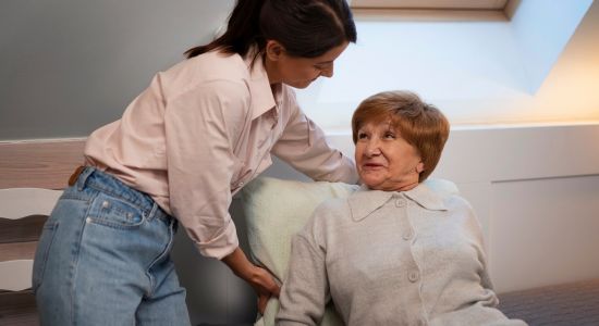 Cuidando de seus entes queridos idosos: Um guia para cuidados domiciliares