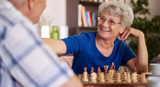 Atividades sociais e recreativas para manter idosos engajados